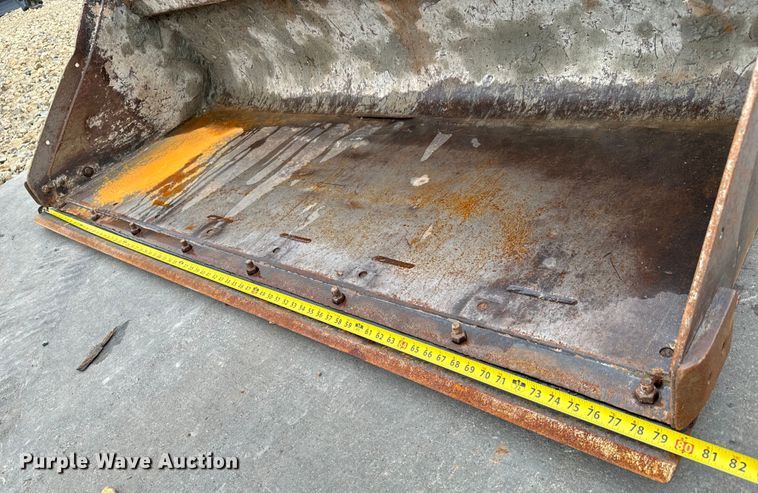 image for item LF9942 Bobcat  80 HD C/I skid steer bucket