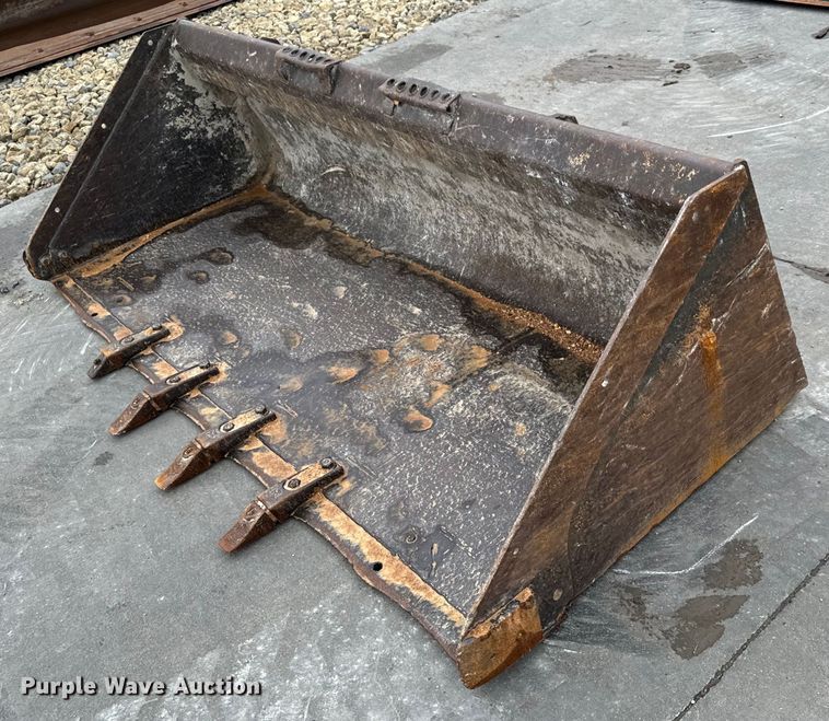 image for item LF9943 Bobcat  80 HD C/I skid steer bucket