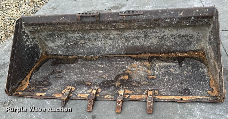 image for item LF9943 Bobcat  80 HD C/I skid steer bucket