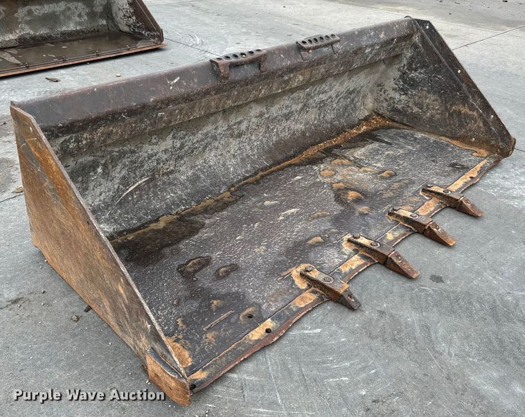 image for item LF9943 Bobcat  80 HD C/I skid steer bucket