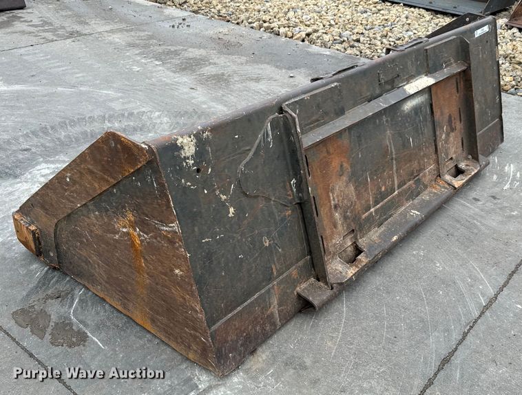 image for item LF9943 Bobcat  80 HD C/I skid steer bucket