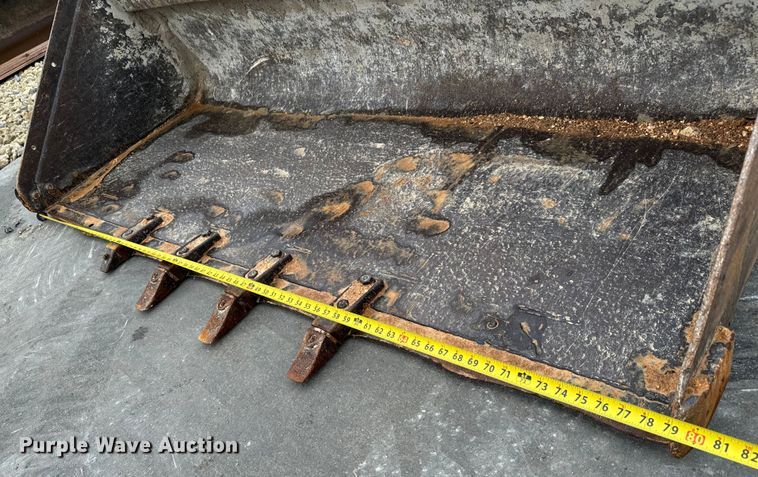 image for item LF9943 Bobcat  80 HD C/I skid steer bucket