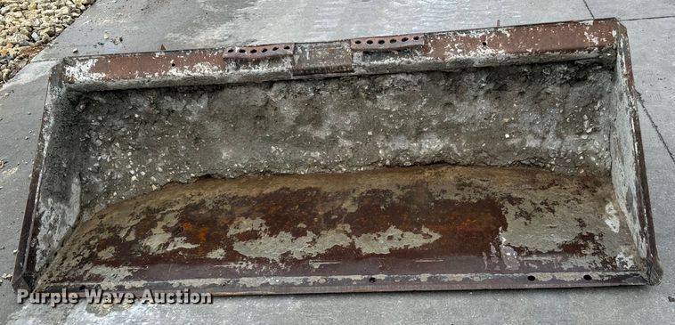 image for item LF9944 Melroe 72 Low Profile skid steer bucket