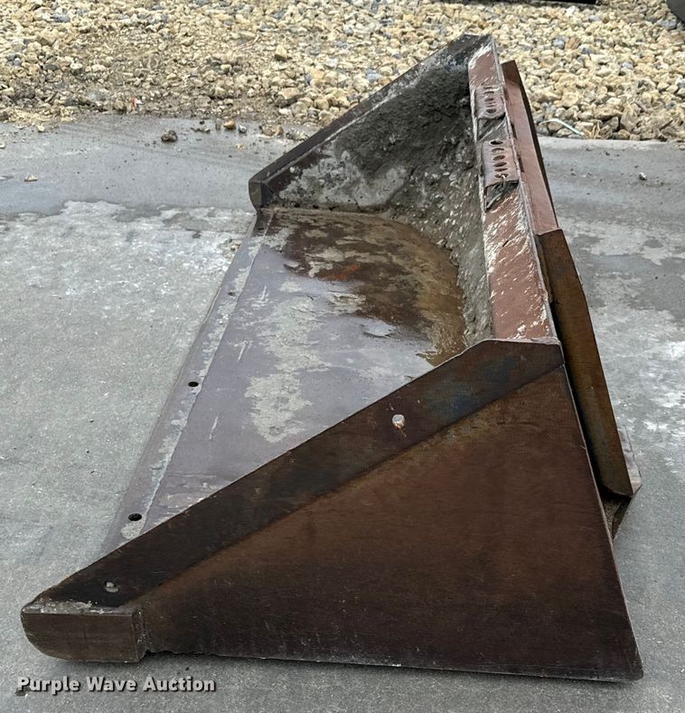 image for item LF9944 Melroe 72 Low Profile skid steer bucket