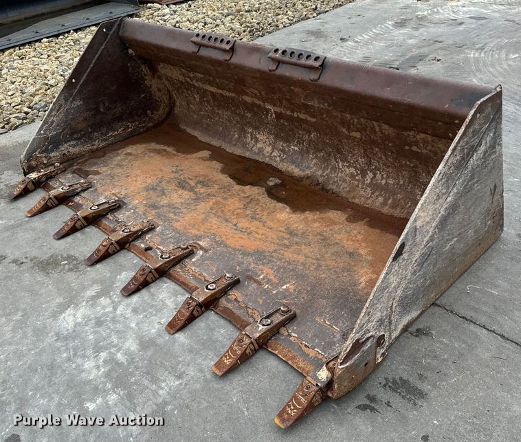 image for item LF9946 Bobcat  74 HD C/I skid steer bucket