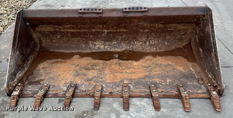 image for item LF9946 Bobcat  74 HD C/I skid steer bucket