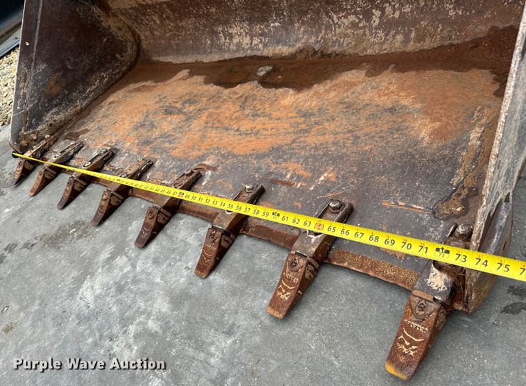 image for item LF9946 Bobcat  74 HD C/I skid steer bucket