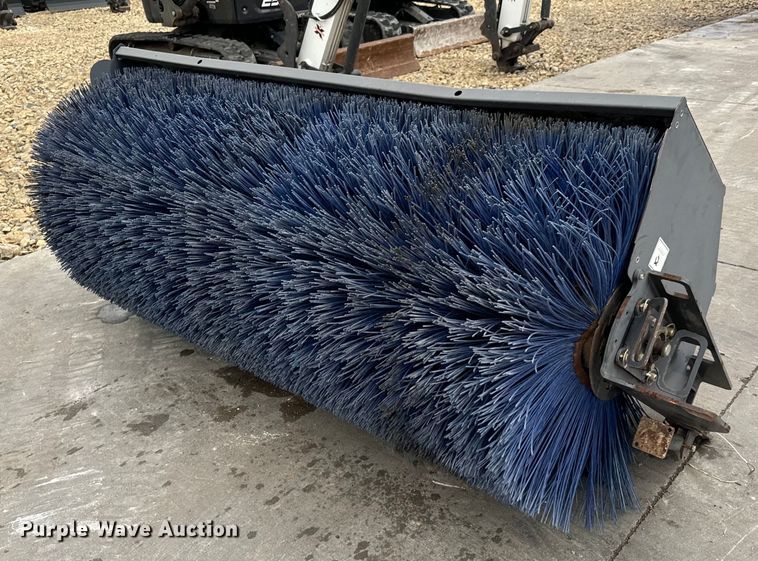 image for item LF9947 2018 CNH Industrial skid steer broom