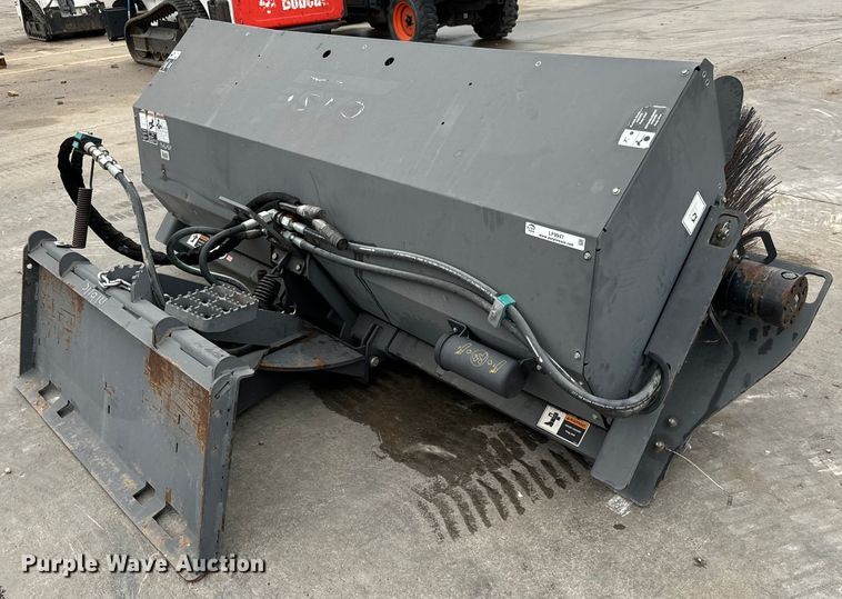 image for item LF9947 2018 CNH Industrial skid steer broom