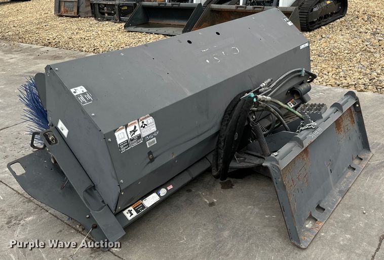 image for item LF9947 2018 CNH Industrial skid steer broom