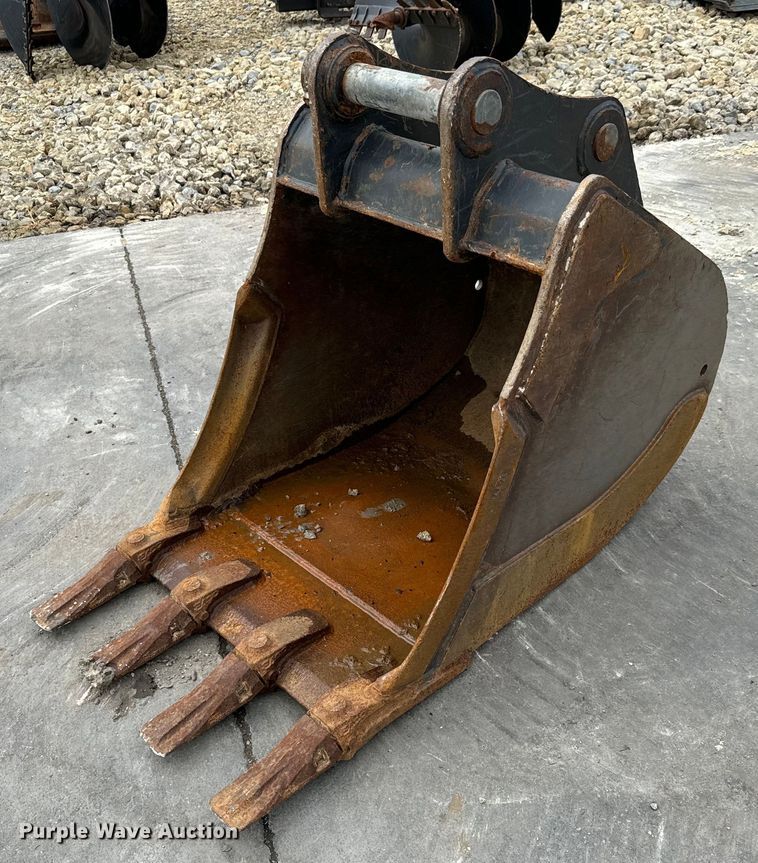 image for item LF9957 Bobcat  MX6 excavator bucket