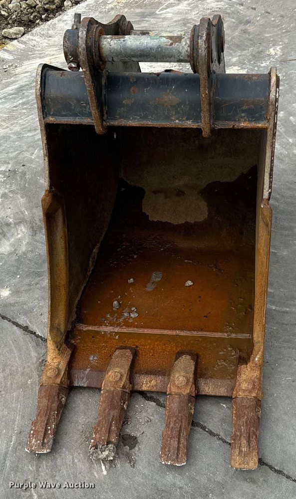 image for item LF9957 Bobcat  MX6 excavator bucket