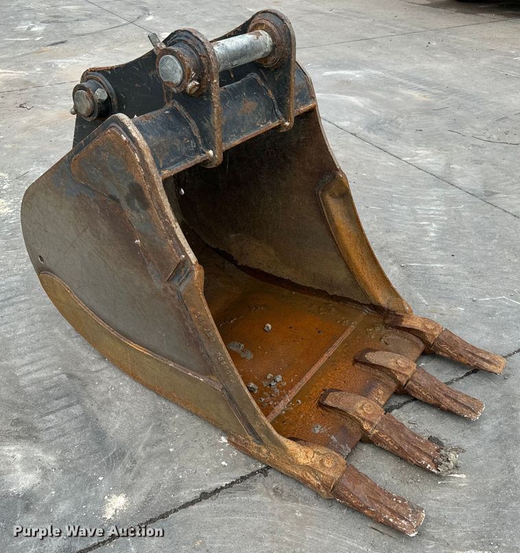 image for item LF9957 Bobcat  MX6 excavator bucket