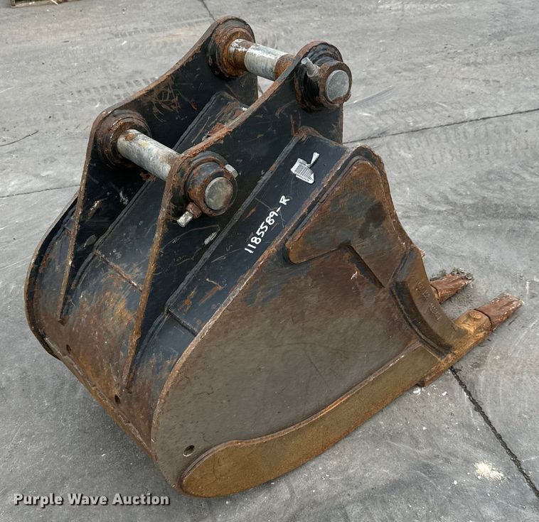 image for item LF9957 Bobcat  MX6 excavator bucket