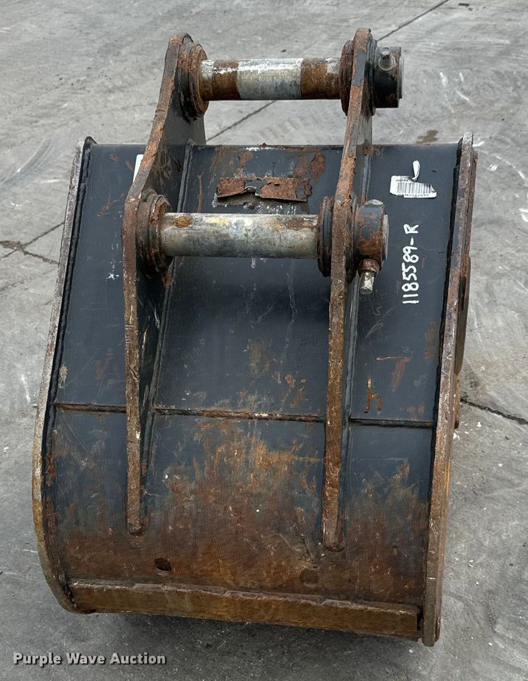 image for item LF9957 Bobcat  MX6 excavator bucket