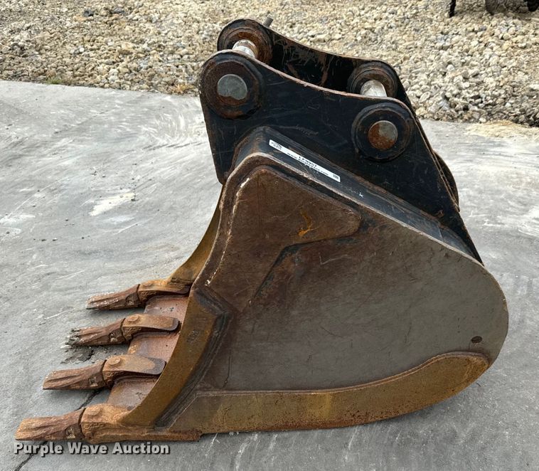 image for item LF9957 Bobcat  MX6 excavator bucket