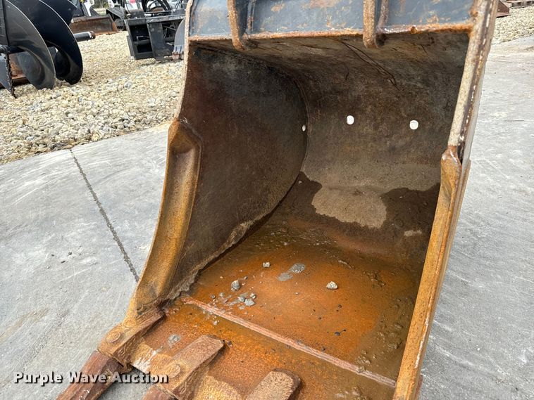 image for item LF9957 Bobcat  MX6 excavator bucket