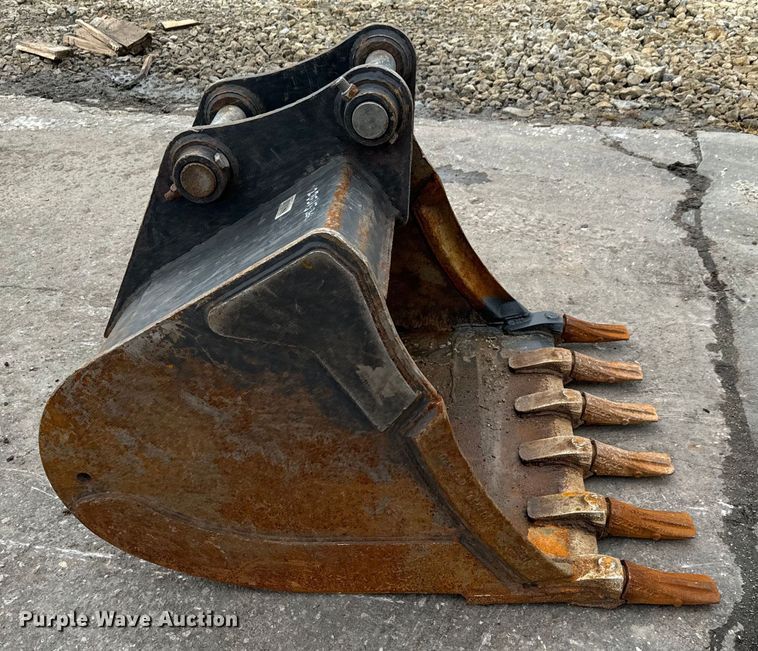 image for item LF9958 Bobcat X6T bucket