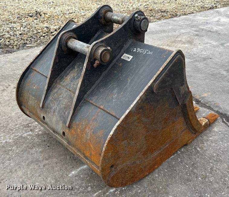 image for item LF9958 Bobcat X6T bucket