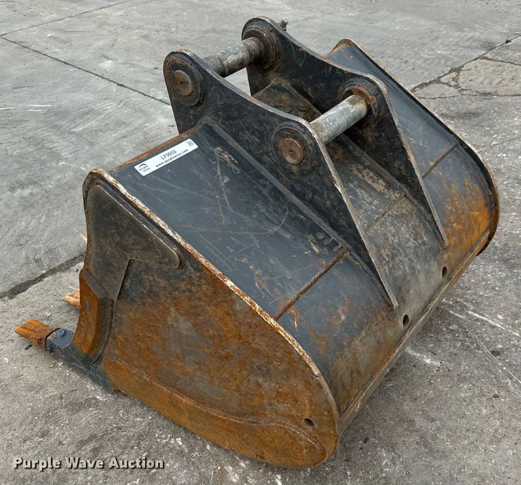 image for item LF9958 Bobcat X6T bucket