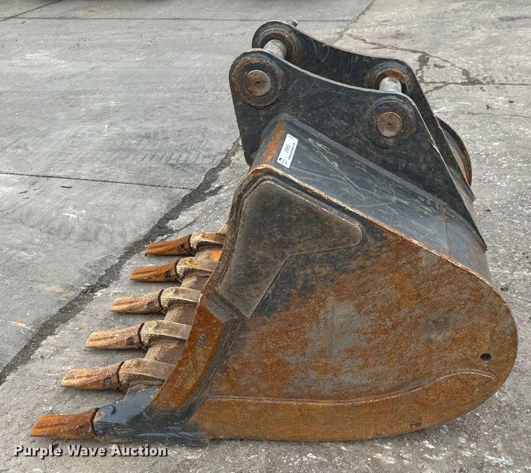 image for item LF9958 Bobcat X6T bucket