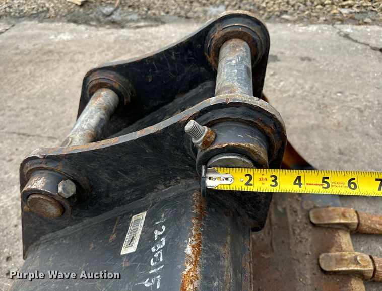 image for item LF9958 Bobcat X6T bucket