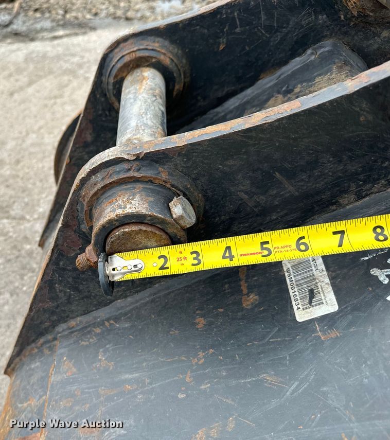 image for item LF9958 Bobcat X6T bucket