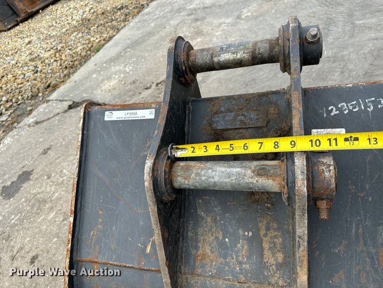 image for item LF9958 Bobcat X6T bucket