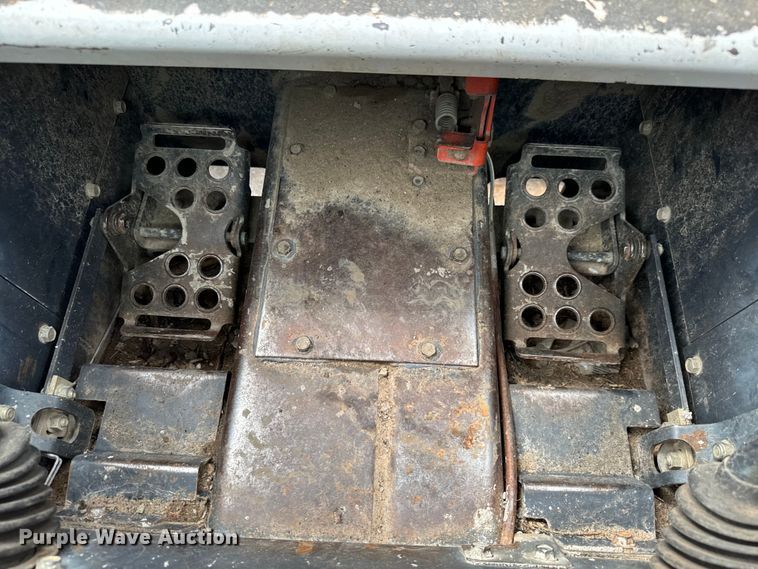 image for item LF9961 1998 Bobcat 873 skid steer loader