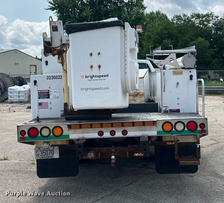 image for item LR9409 2013 Ford  F450 Super Duty XL bucket truck