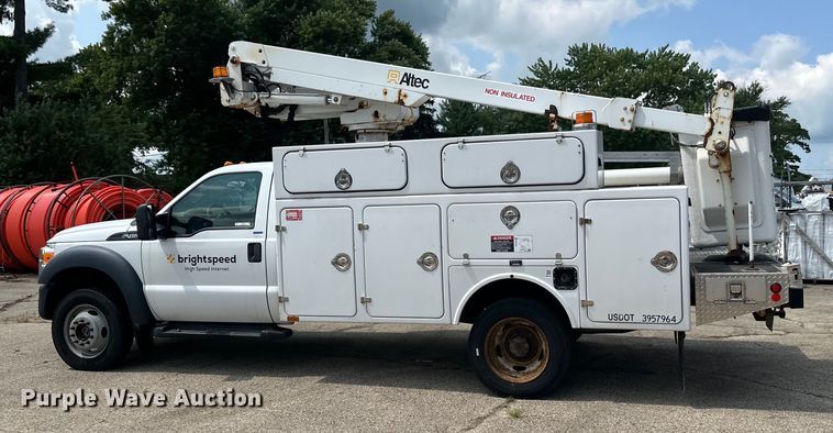 image for item LR9409 2013 Ford  F450 Super Duty XL bucket truck