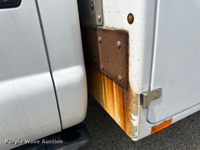 image for item LR9409 2013 Ford  F450 Super Duty XL bucket truck