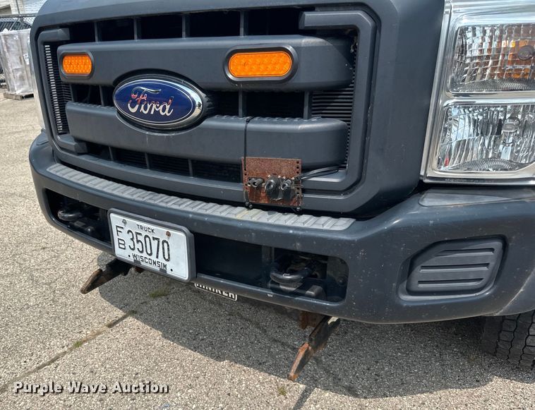 image for item LR9409 2013 Ford  F450 Super Duty XL bucket truck