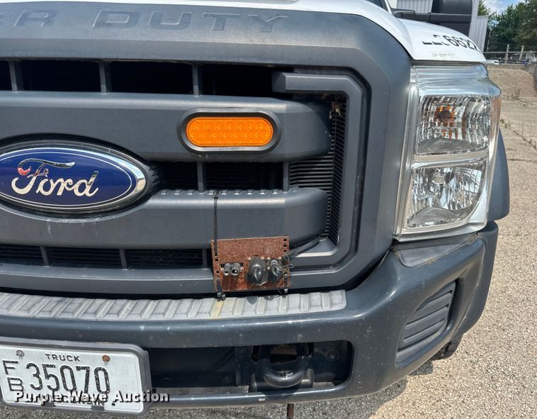 image for item LR9409 2013 Ford  F450 Super Duty XL bucket truck