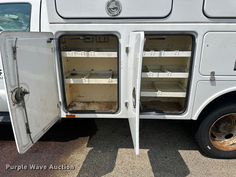 image for item LR9409 2013 Ford  F450 Super Duty XL bucket truck