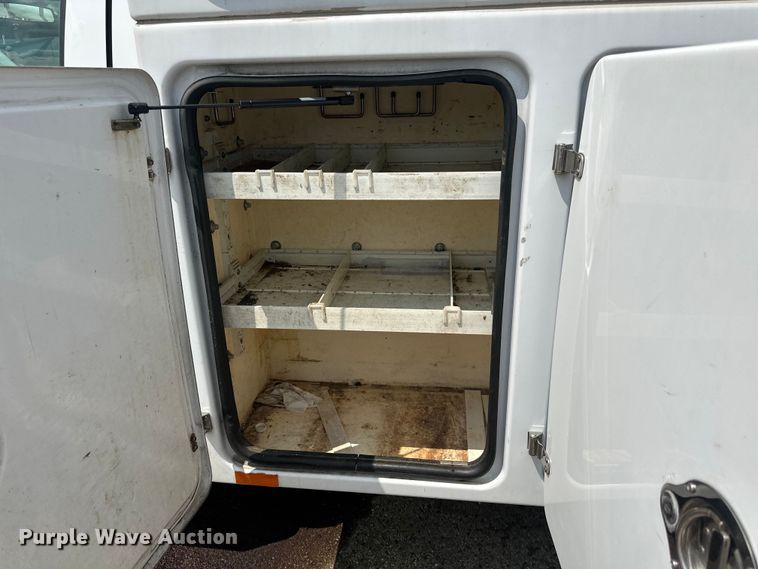 image for item LR9409 2013 Ford  F450 Super Duty XL bucket truck