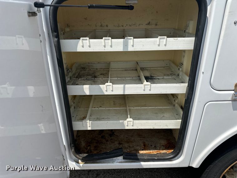 image for item LR9409 2013 Ford  F450 Super Duty XL bucket truck