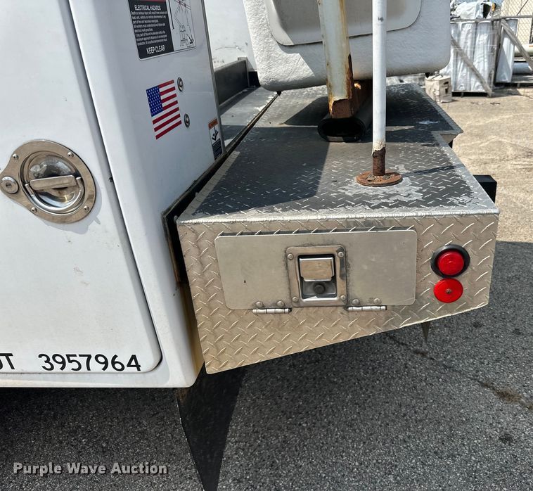 image for item LR9409 2013 Ford  F450 Super Duty XL bucket truck