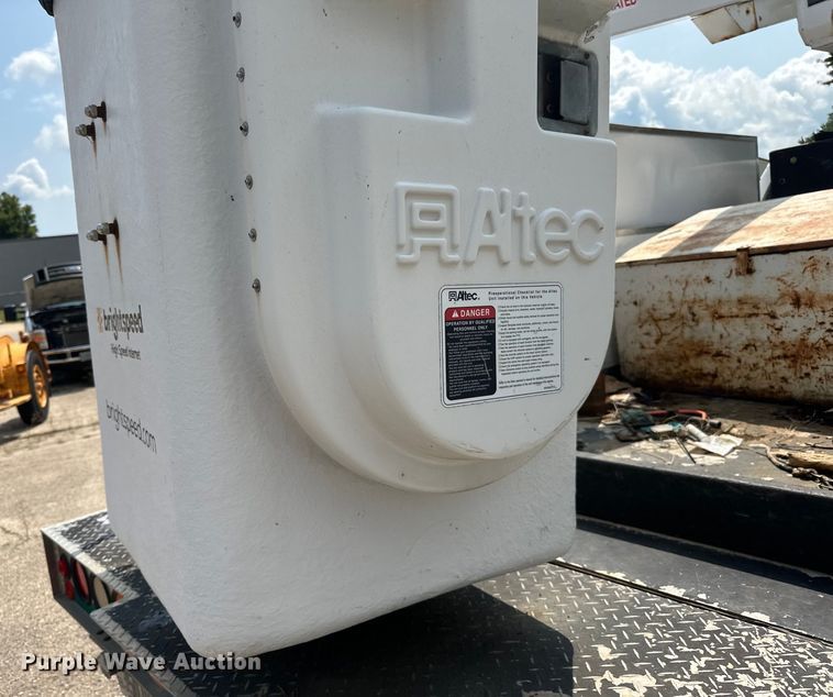 image for item LR9409 2013 Ford  F450 Super Duty XL bucket truck