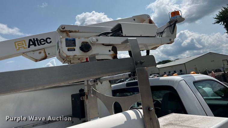 image for item LR9409 2013 Ford  F450 Super Duty XL bucket truck