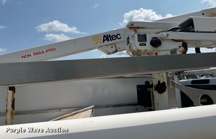 image for item LR9409 2013 Ford  F450 Super Duty XL bucket truck