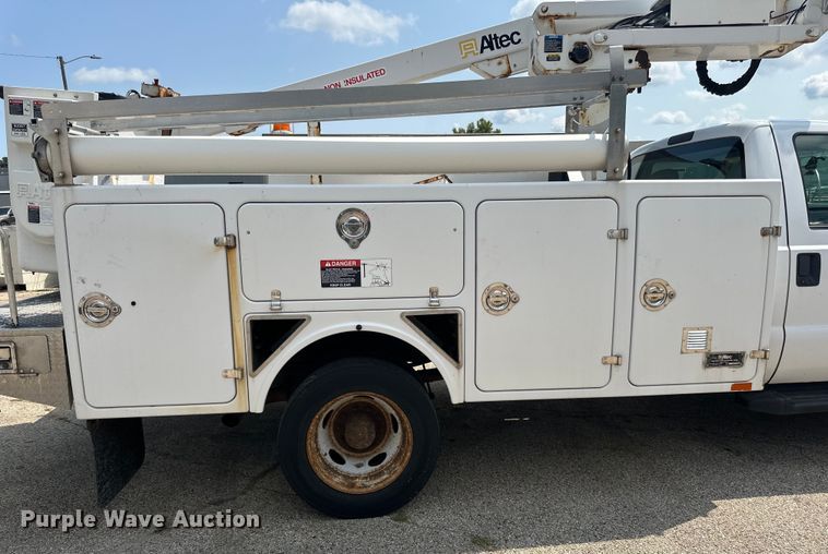 image for item LR9409 2013 Ford  F450 Super Duty XL bucket truck