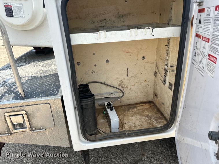 image for item LR9409 2013 Ford  F450 Super Duty XL bucket truck