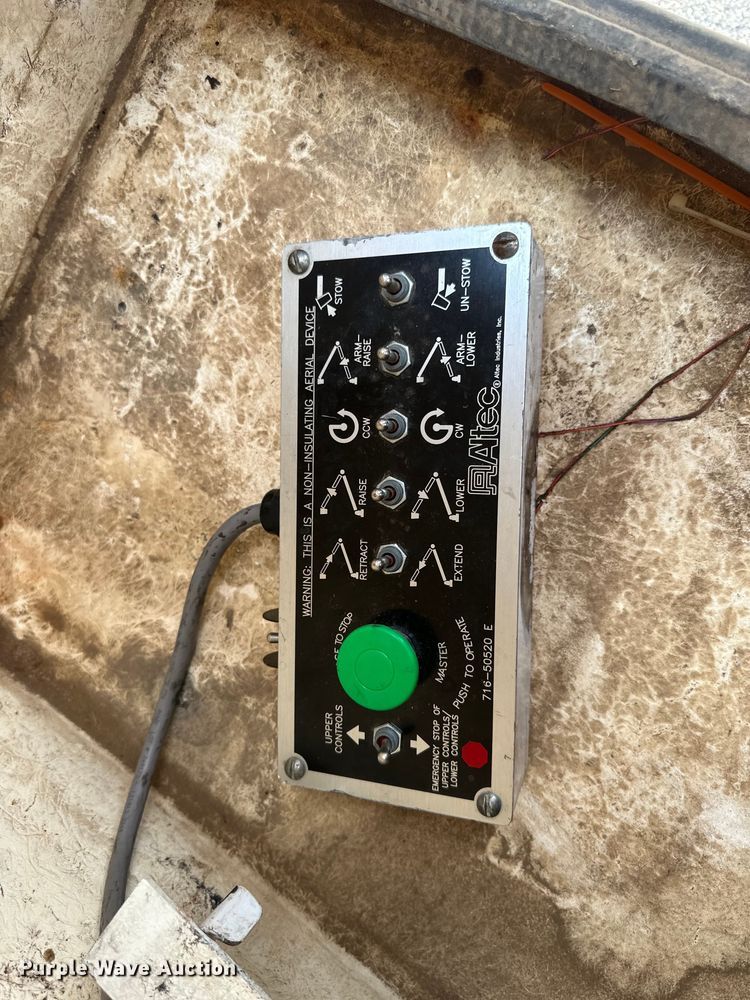 image for item LR9409 2013 Ford  F450 Super Duty XL bucket truck