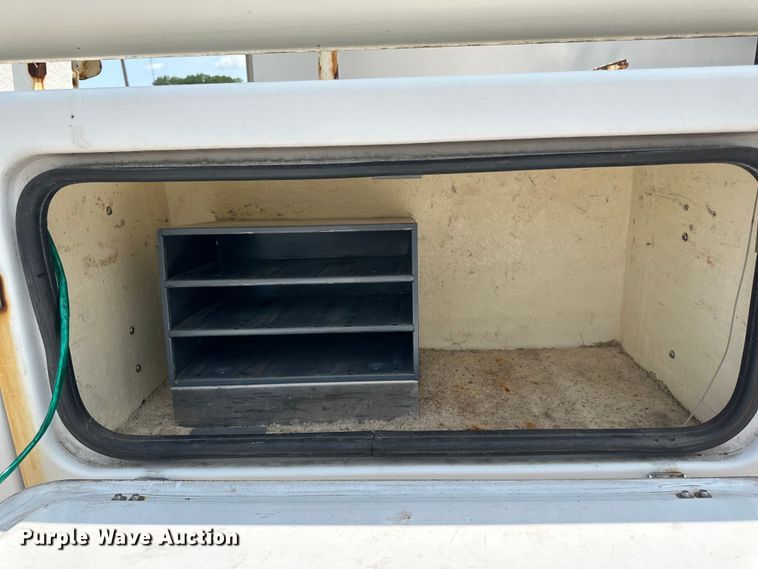 image for item LR9409 2013 Ford  F450 Super Duty XL bucket truck