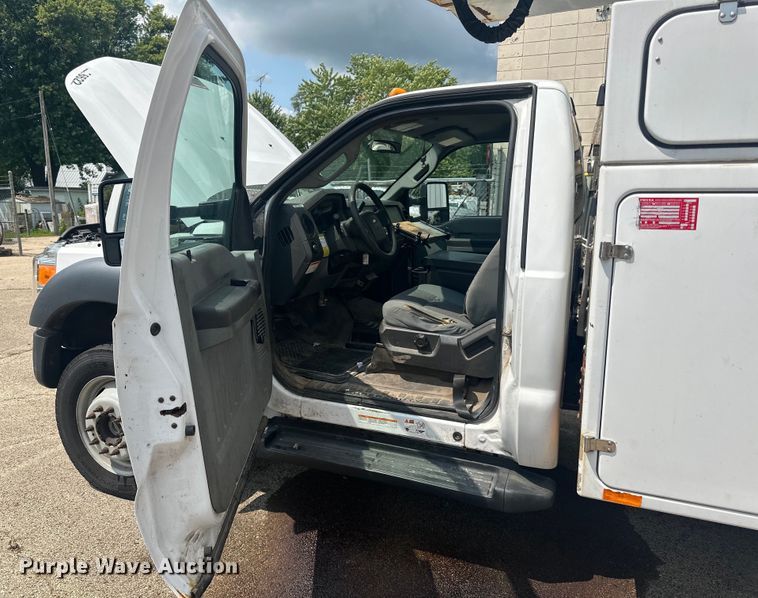 image for item LR9409 2013 Ford  F450 Super Duty XL bucket truck