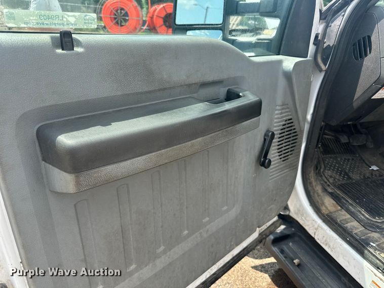 image for item LR9409 2013 Ford  F450 Super Duty XL bucket truck