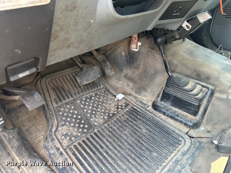 image for item LR9409 2013 Ford  F450 Super Duty XL bucket truck