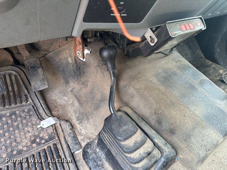 image for item LR9409 2013 Ford  F450 Super Duty XL bucket truck