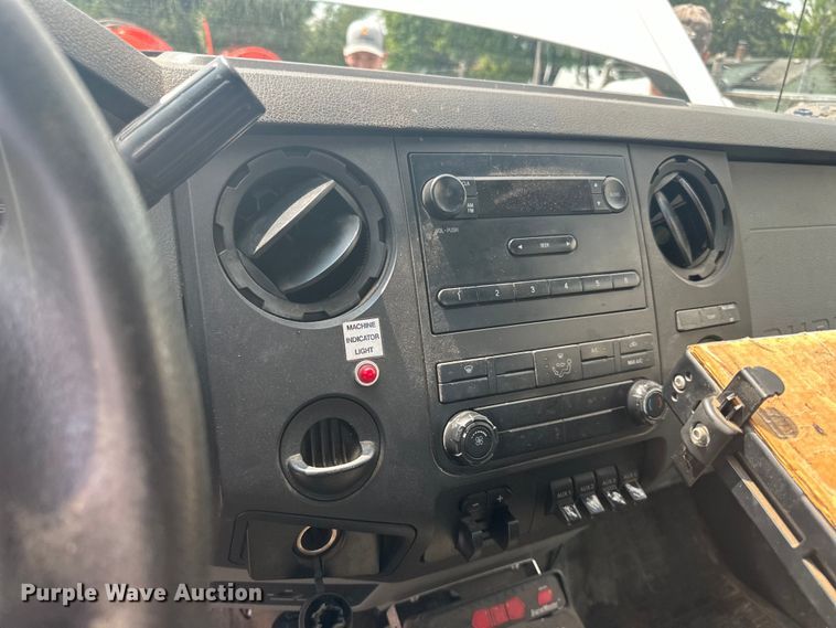 image for item LR9409 2013 Ford  F450 Super Duty XL bucket truck